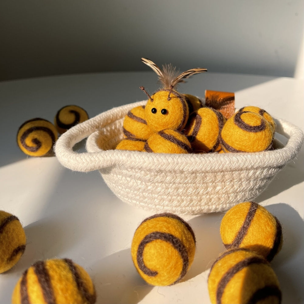 Wetnose Honeybee Cat Toy